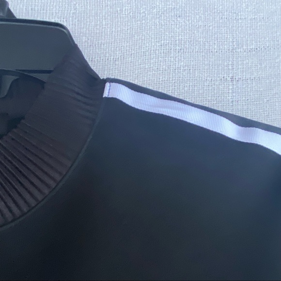 Ontwelth Wide Sleeve Cropped Sweatshirt Size M - Picture 3 of 7